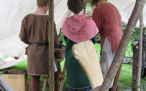 Die Jungs mit Matschie in seiner Schmiede